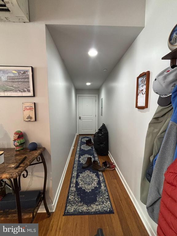 Building Photo - 3862 Lancaster Ave