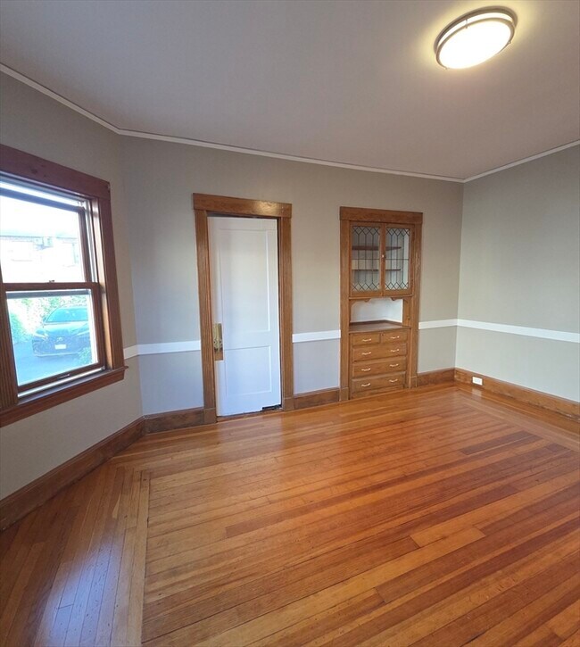 Building Photo - 6-8 Hoyle St