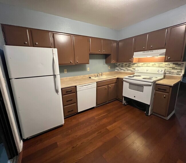 Foto del edificio - 44 Royal Crest Dr