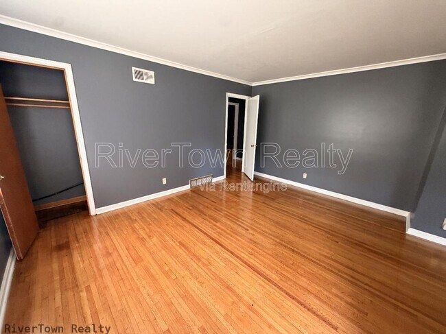 Foto del edificio - 1517 Baxter Ave