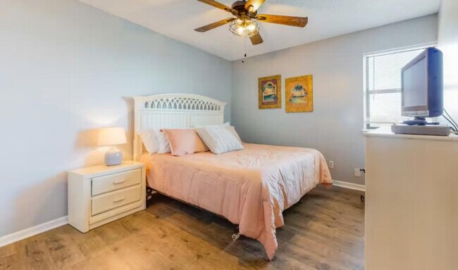 Foto del edificio - 952 W Beach Blvd