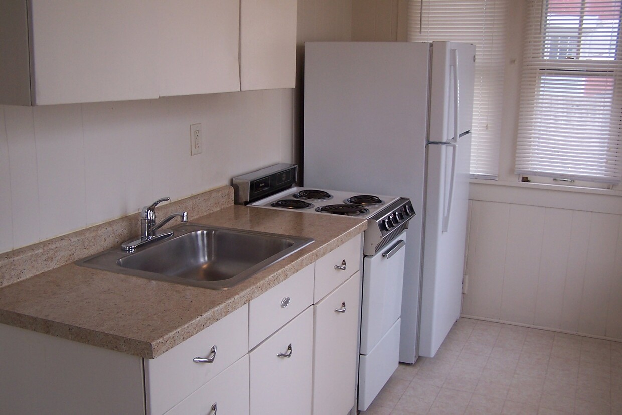 kitchen - 139 Carpenter Rd