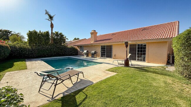 Building Photo - 78835 Lowe Dr