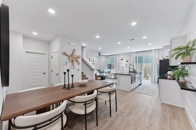 Building Photo - 9304 Felix Sparke Dr