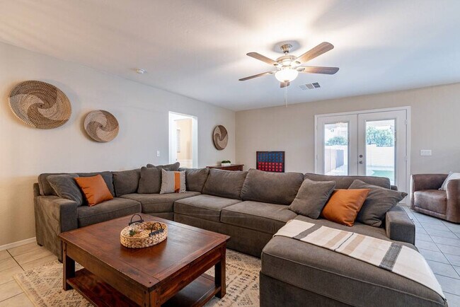 Foto del edificio - 7969 W Marlette Ave