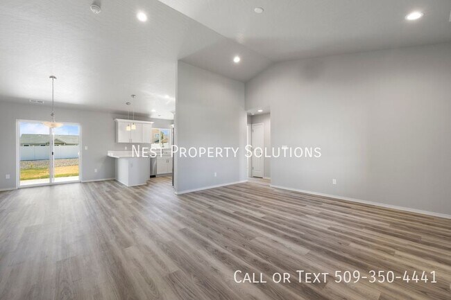 Building Photo - 913 N Washington St