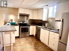 Building Photo - 85 Roselawn Cres