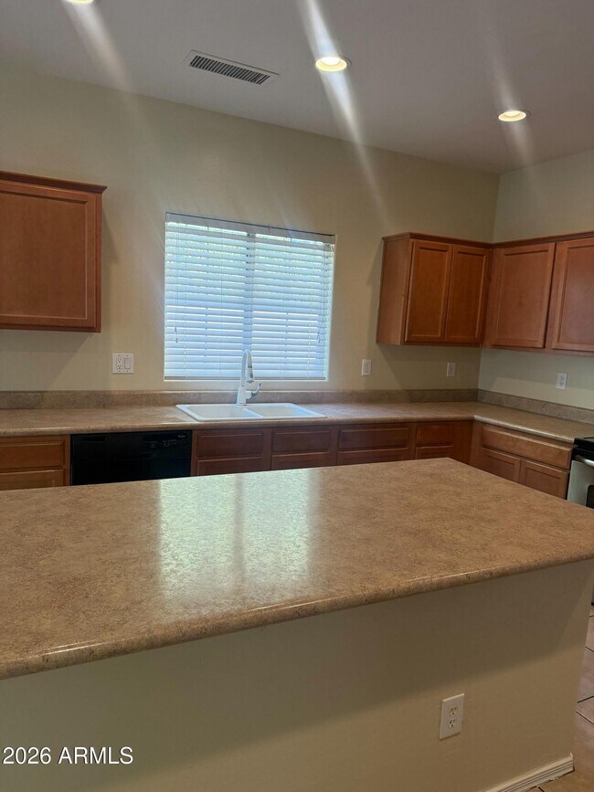 Building Photo - 8460 W Lewis Ave