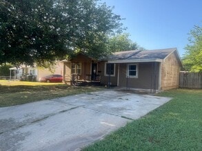 Building Photo - 3912 SE 10th Pl