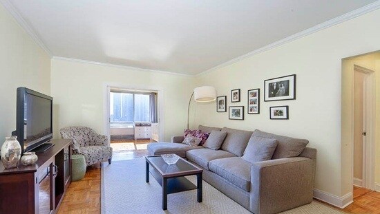 Primary Photo - 300 E 75th St