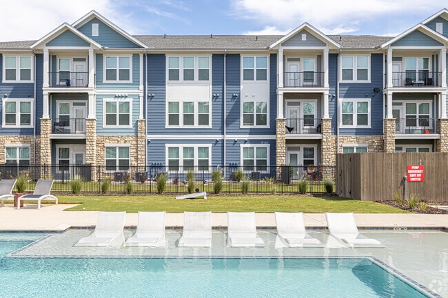Piscina - The Mason at Fremaux Park Apartments