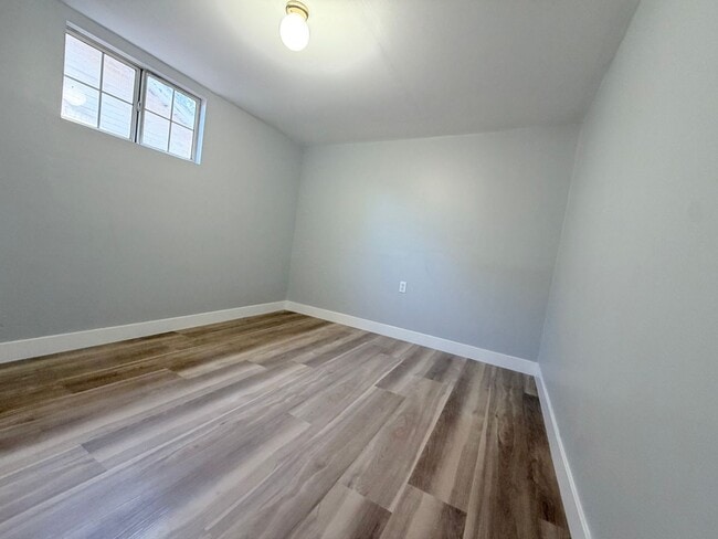 Building Photo - Huge 3 bedroom 2 bathroom for lease