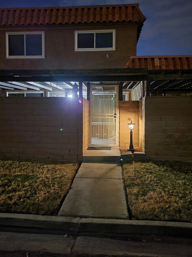 Foto del edificio - 230 Shadybrook Ln