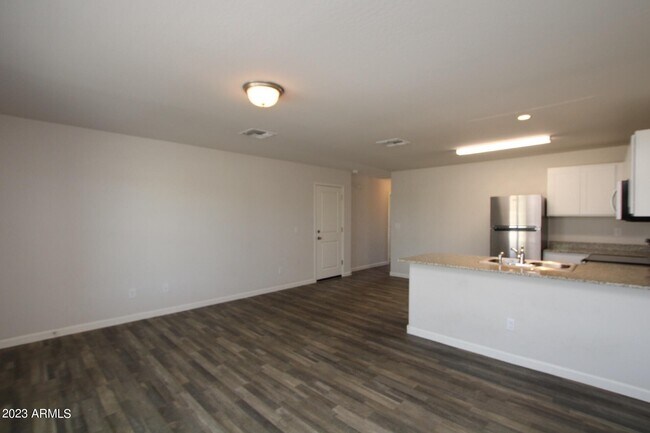 Building Photo - 261 S Seneca Dr