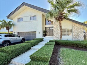 Building Photo - 10802 SW 142nd Ct
