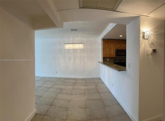 Foto del edificio - 2 bedroom in Sunny Isles Beach FL 33160