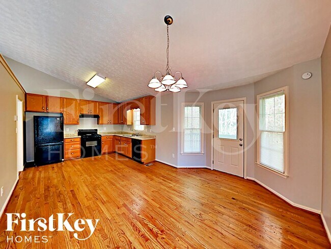 Foto del edificio - 452 Maplewood Ln