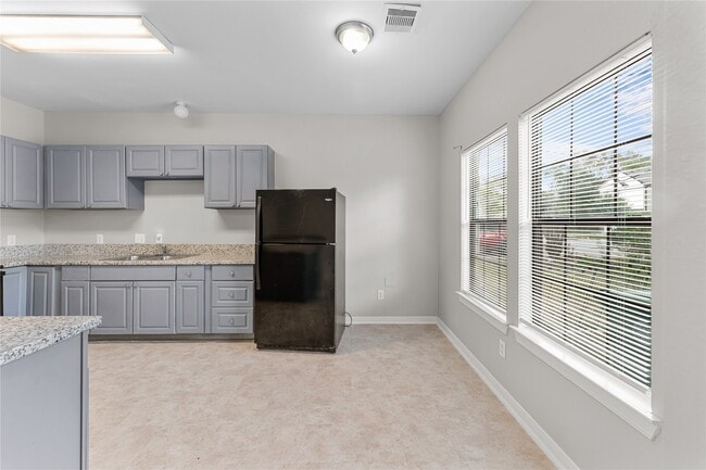 Foto del edificio - 9610 Buffum St