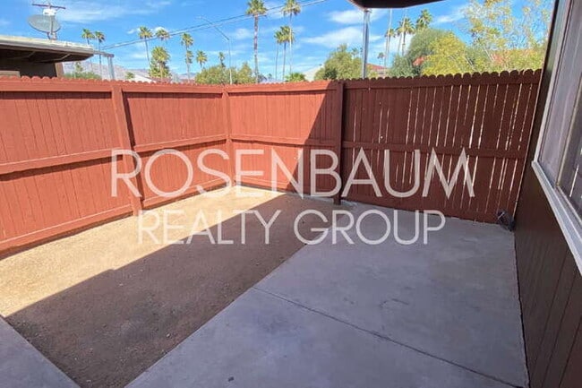 Building Photo - 2625 N Alvernon Way