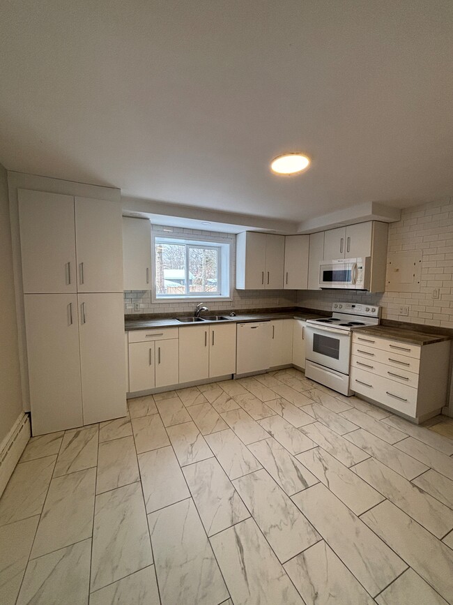 Building Photo - MODERN APARTMENT LIVING IN FAIRVIEW HALIFAX