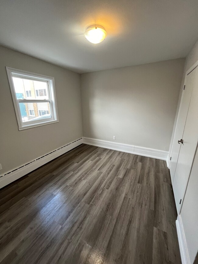 Building Photo - WELCOME TO PINECREST DRIVE - ONE BEDROOM APARTMENT AVAILABLE