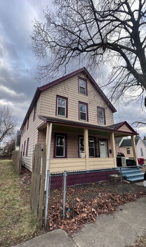Primary Photo - 6406 Varian Ave