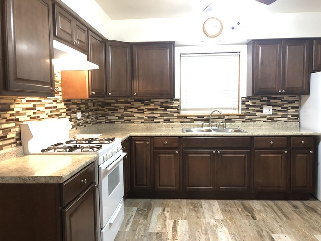 Foto del edificio - 7732 W Addison St