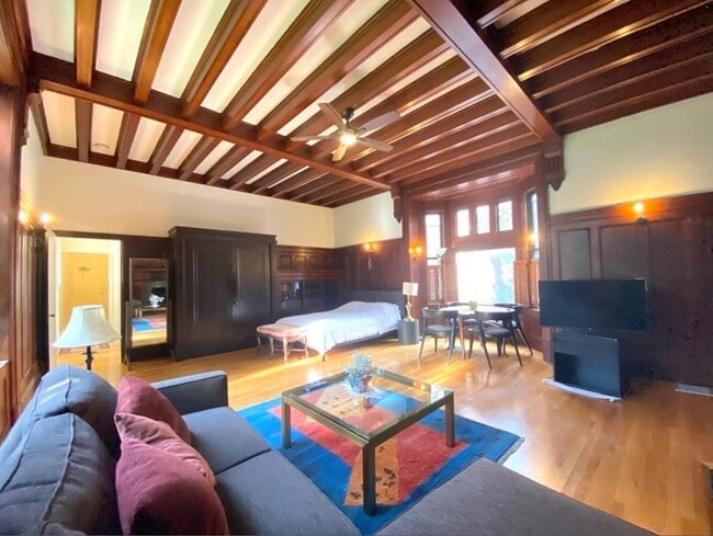 Building Photo - 384 Marlborough St