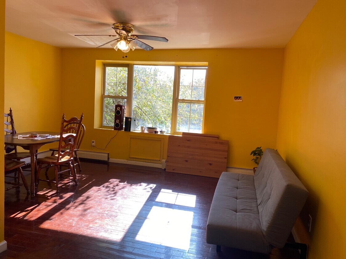 livingroom - 5250 Post Rd