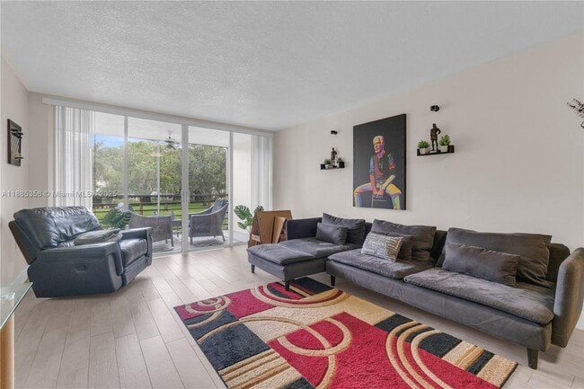 Foto del edificio - 9410 Poinciana Pl