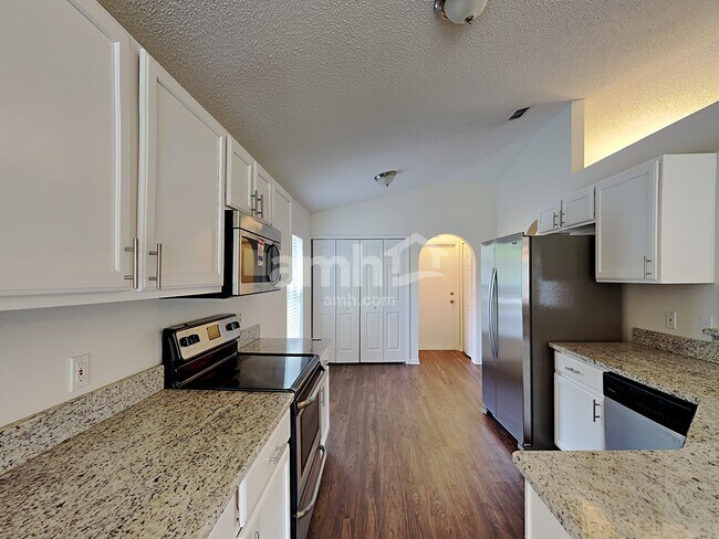 Building Photo - 1732 W Marshall Lake Dr