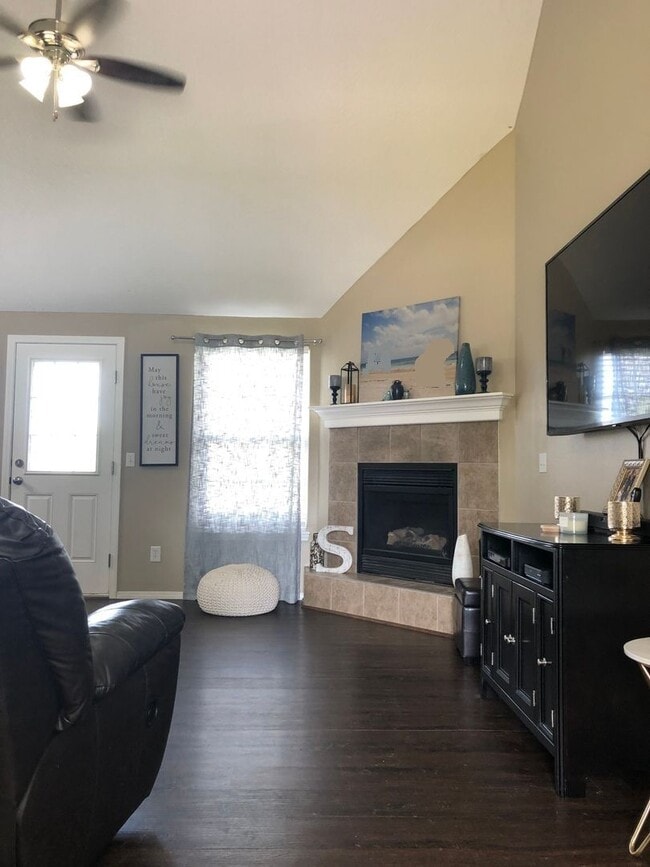 Foto del edificio - Republic Schools - Gorgeous 4 Bed 2 Bath 2 Car Garage For Rent