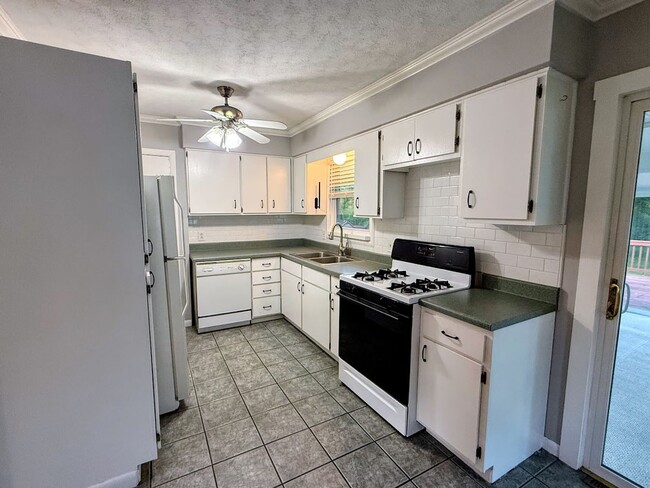 Building Photo - 4545-4549 Cynthia Dr