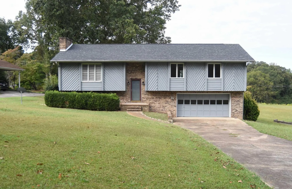 Building Photo - 530 Cherokee Trail