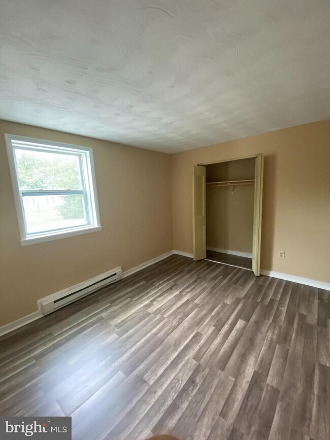 Building Photo - 7881 Leetown Rd