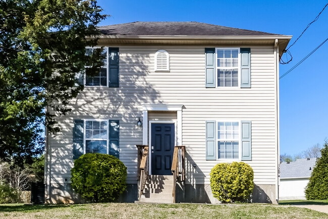 Building Photo - 1204 Smalls Ct