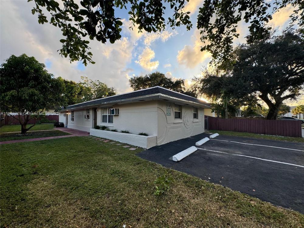 Primary Photo - 2 bedroom in Dania FL 33004