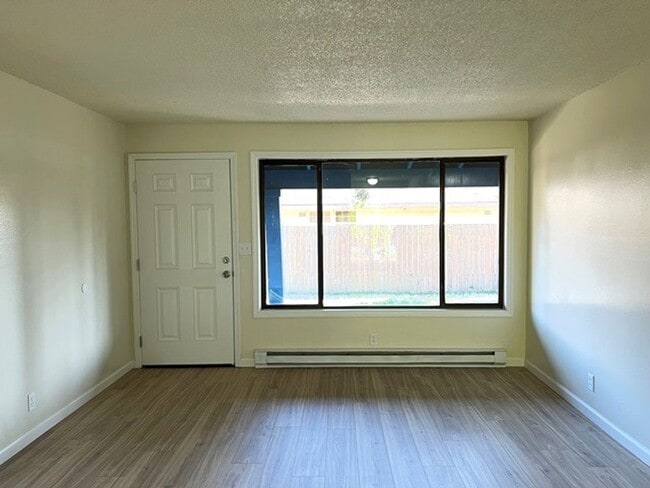Building Photo - 2Bd/1Ba Single Story Apartment Unit - Move...