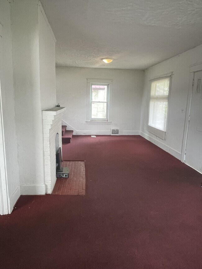 Foto del edificio - 733 Crandall Ave