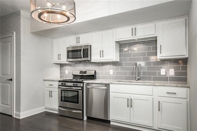 Building Photo - 338 7th St NE