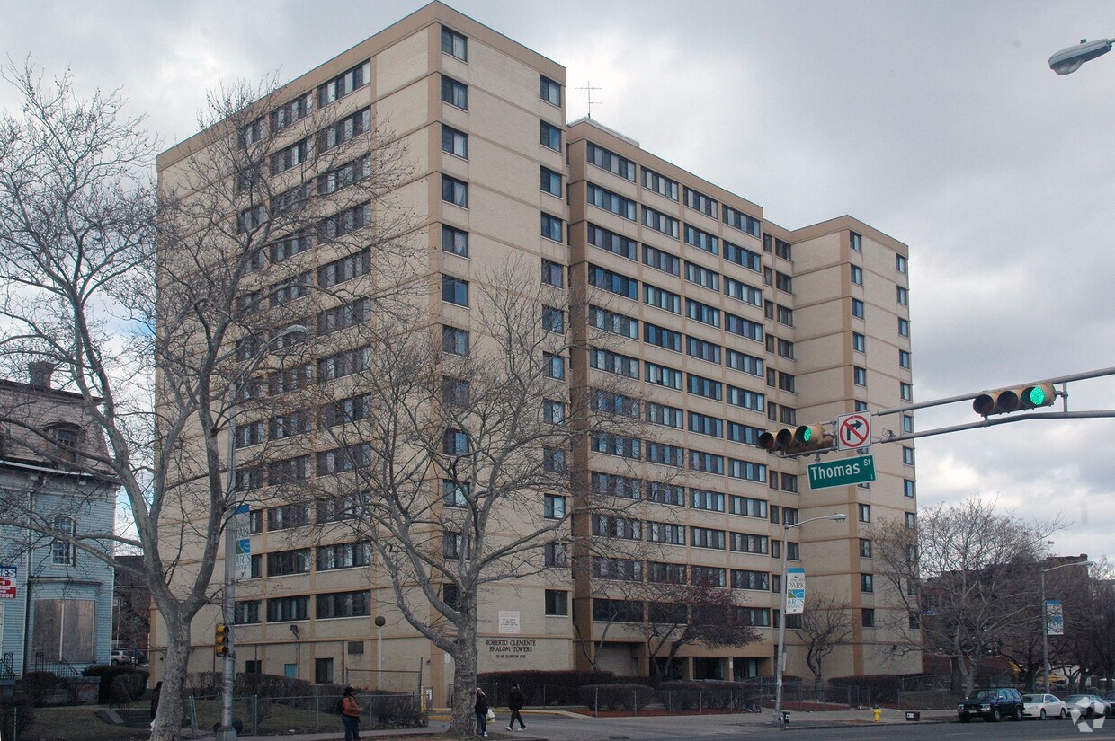 Foto principal - Shalom-Clemente Towers