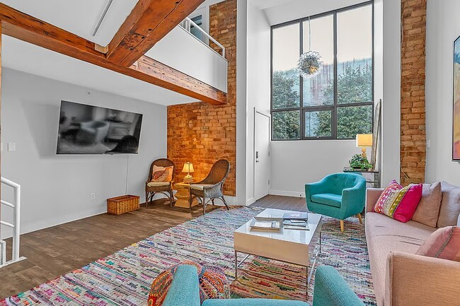 Building Photo - 121 S Main St