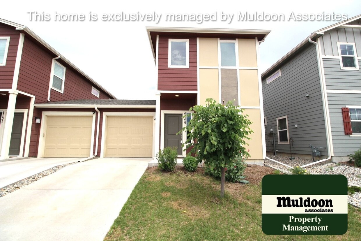 Primary Photo - Beautiful end unit townhome