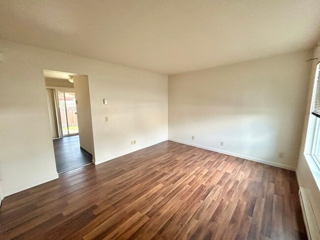 Building Photo - 1283 Redwood Cir