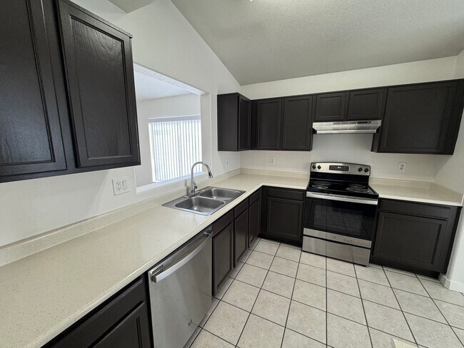 Foto del edificio - Beautiful 3 bed, 2 bath home in convenient El Mirage neighborhood!