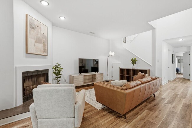 Building Photo - Park Flex Stays Furnished utilities included Mid or Long term Lease