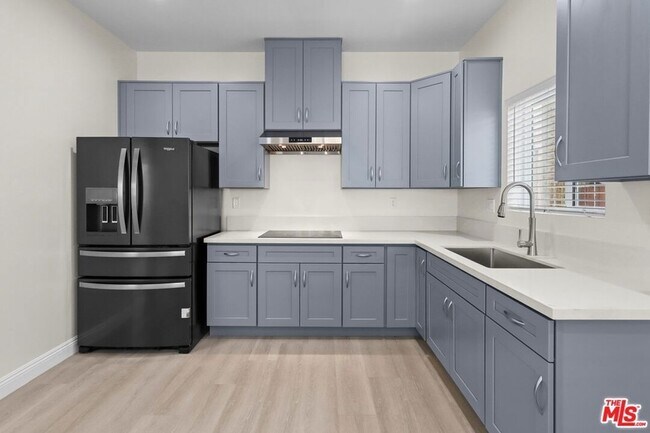 Foto del edificio - 2445 Harwood St