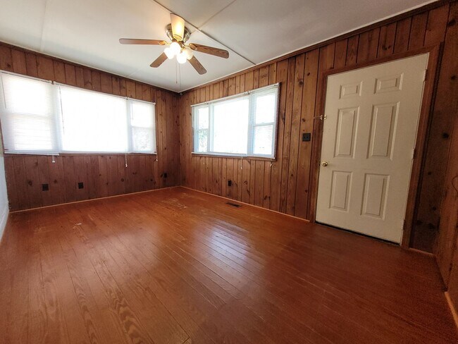 Building Photo - 1011 Maple St. Elizabeth City, NC 27909