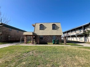 Building Photo - 1042 W Village Ct