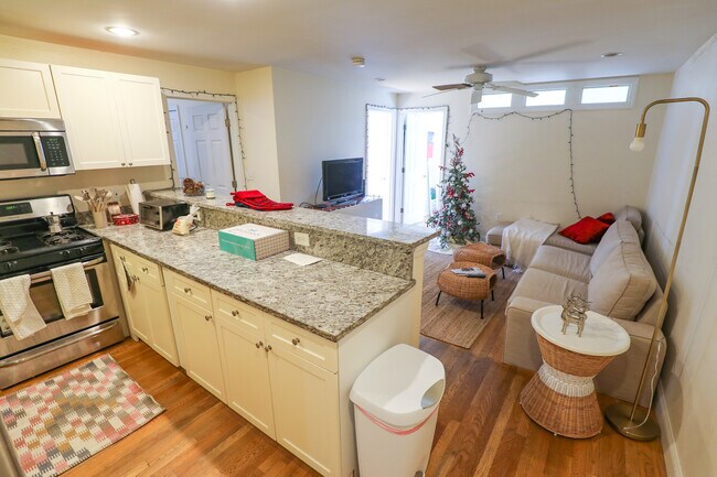 Building Photo - 325 Saint Paul St